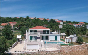Gorgeous Home In Zrnovnica-Split With Sauna